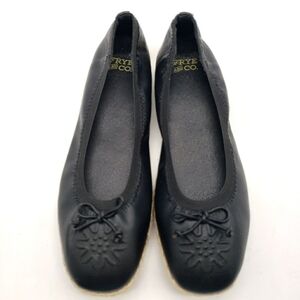 Frye and Co. espadrille flats Women US 7 Black faux leather cream raffia trim